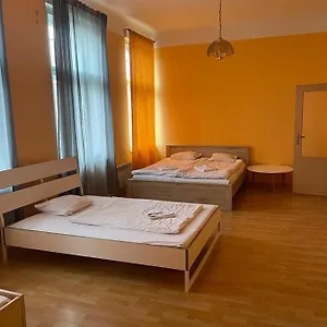 Club 2*, Prague République tchèque